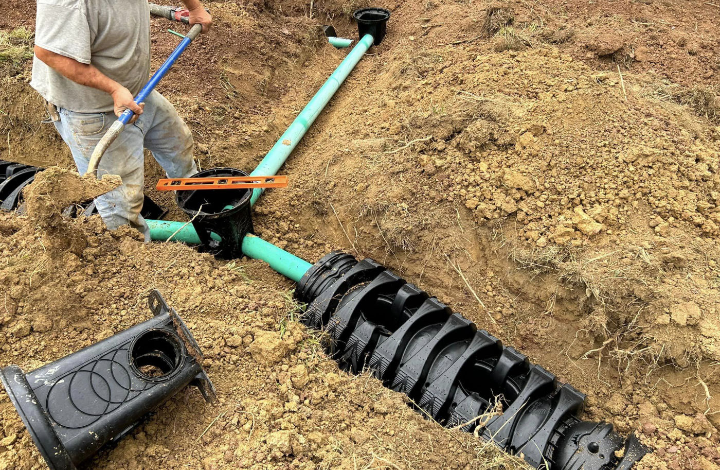 laying septic pipe
